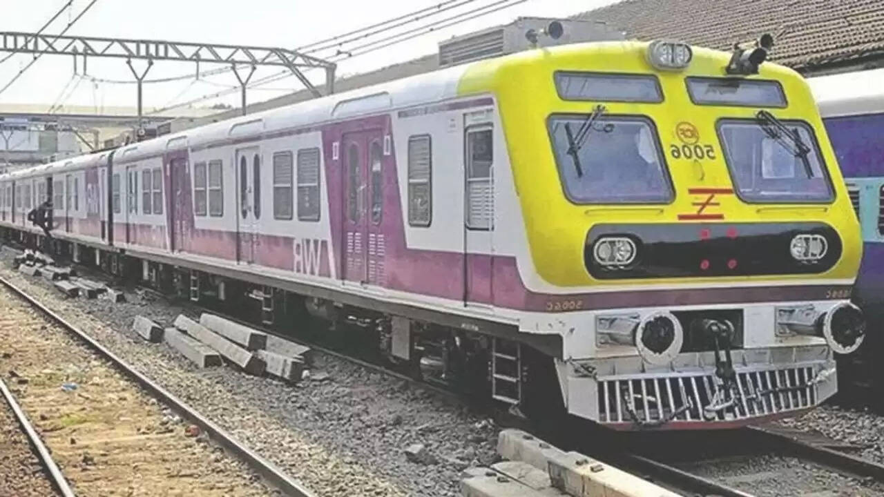 मुंबई की लोकल ट्रेनों में स्वचालित दरवाज़ों का नया युग: सुरक्षा में बड़ा सुधार