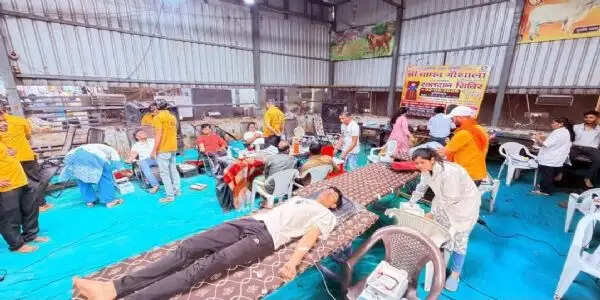 सूरत: श्री माधव गौशाला के मेगा रक्तदान शिविर में 1,230 यूनिट रक्त संग्रह, बना नया कीर्तिमान