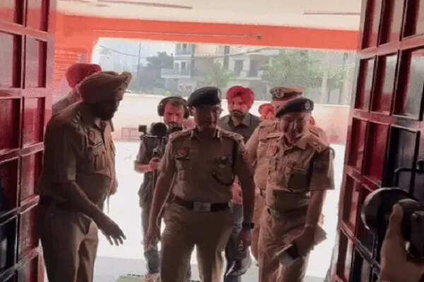 पंजाब में पाकिस्तानी जासूस की गिरफ्तारी, ISI को भेजी संवेदनशील जानकारी