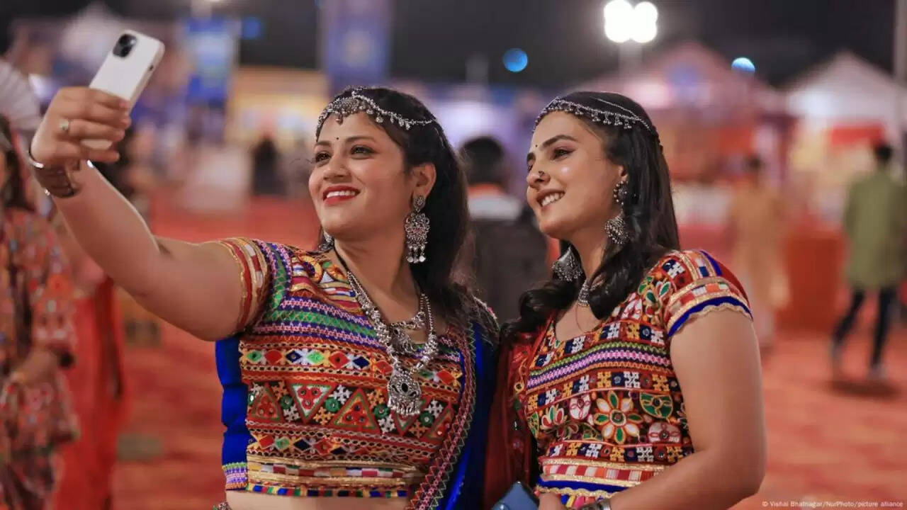 Gen Z की खरीदारी आदतें: क्या है उनके फिजूलखर्ची का राज?