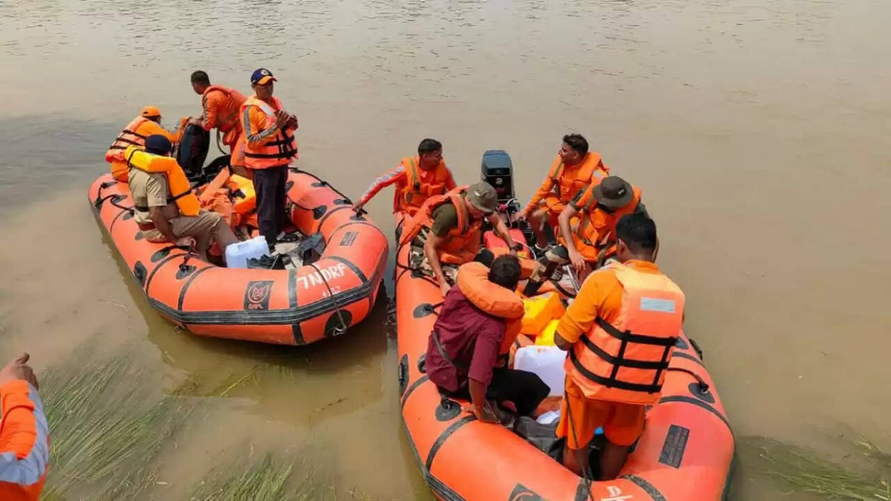 पंजाब में भीषण बाढ़ से 30 लोगों की मौत, राहत कार्य जारी