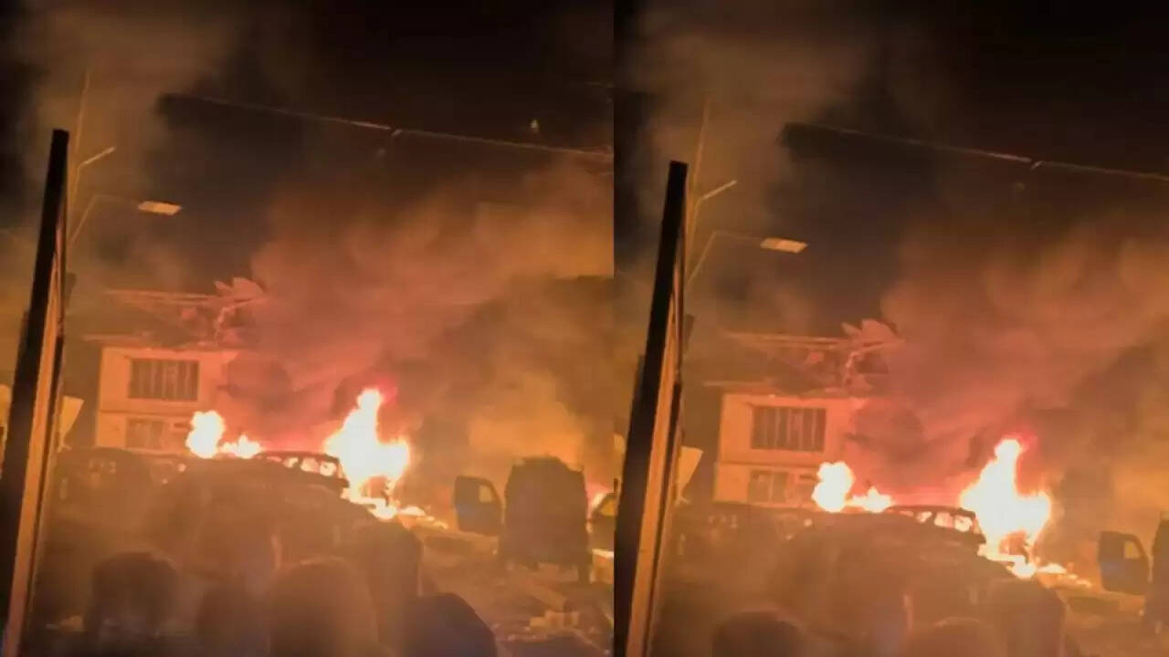 श्रीनगर में पुलिस स्टेशन के भीतर विस्फोट: नौ लोगों की जान गई, कई घायल