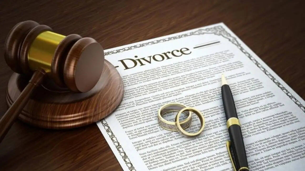 ग्वालियर में एकतरफा तलाक का मामला: पति की बहन को बताई गई दूसरी पत्नी