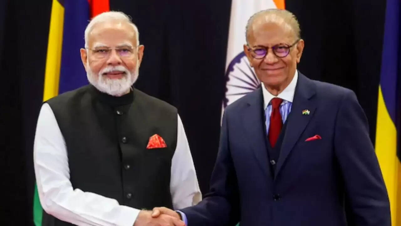 प्रधानमंत्री मोदी की वाराणसी यात्रा: मॉरीशस के पीएम के साथ द्विपक्षीय चर्चा