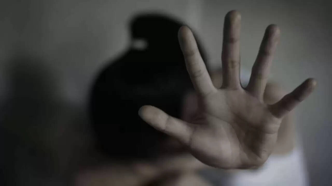 कानपुर देहात में महिला सिपाही का गंभीर आरोप: बलात्कार और ब्लैकमेलिंग का मामला