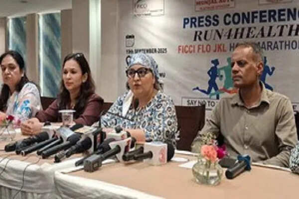 हरियाणा में 18 करोड़ पौधे लगाए गए, चिकित्सकों को मिला सम्मान