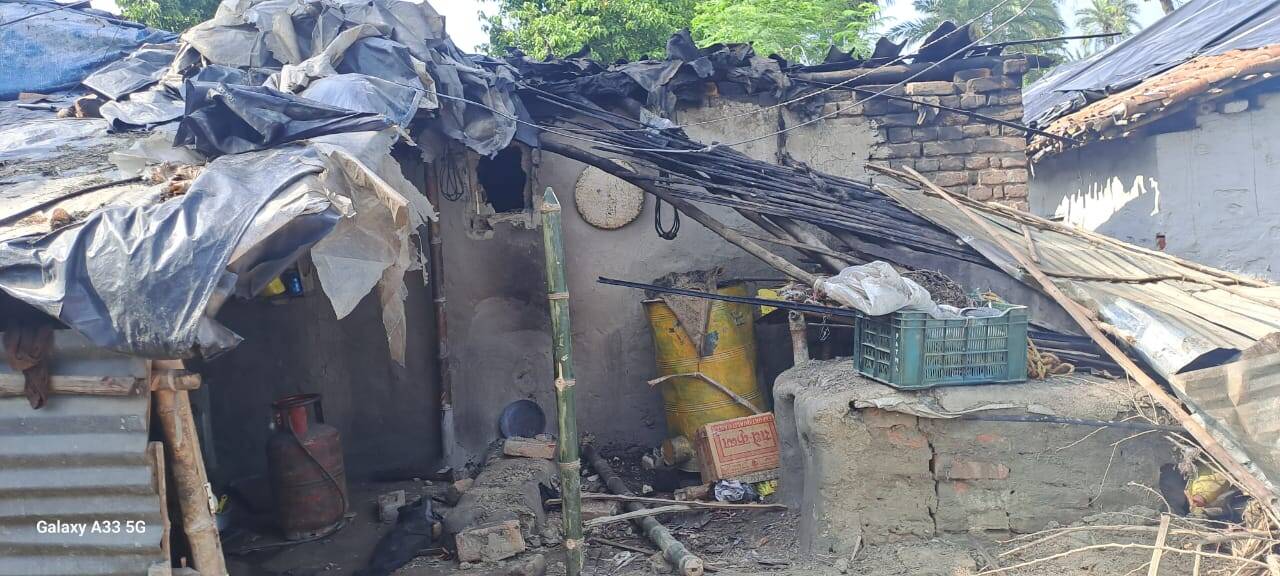 पर्चाधारी भूमिहीन लाभुकों ने अंचलाधिकारी के विरोध में आयुक्त को आवेदन देकर कारवाई की मांग
