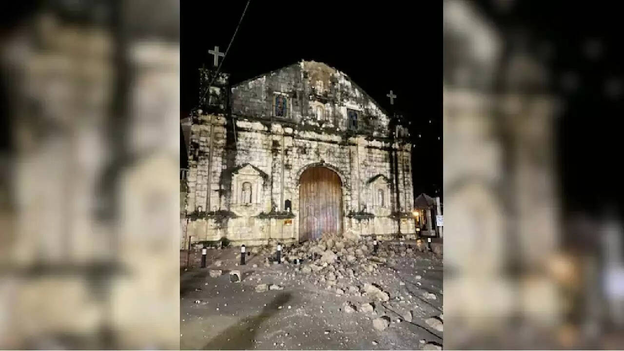 फिलीपींस में 6.9 तीव्रता का भूकंप, चर्च को हुआ नुकसान