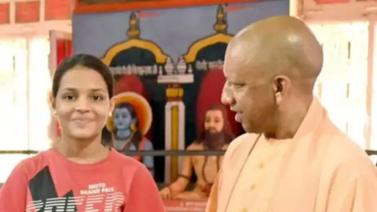 क्या पंखुड़ी त्रिपाठी की फीस माफी से योगी सरकार की शिक्षा नीति पर सवाल उठेंगे?