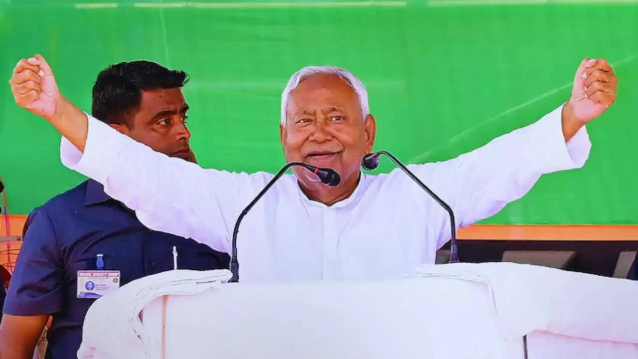 बिहार चुनाव 2025: नीतीश कुमार ने एनडीए की जीत पर जताया आभार, विकास का किया वादा