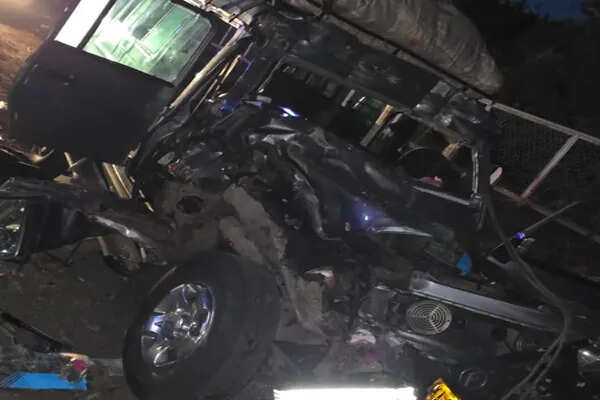 कर्नाटक में क्रूजर और ट्रक की टक्कर, चार तीर्थयात्रियों की जान गई