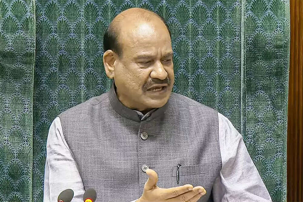 संसद के मानसून सत्र में विपक्ष का हंगामा जारी, कार्यवाही बाधित