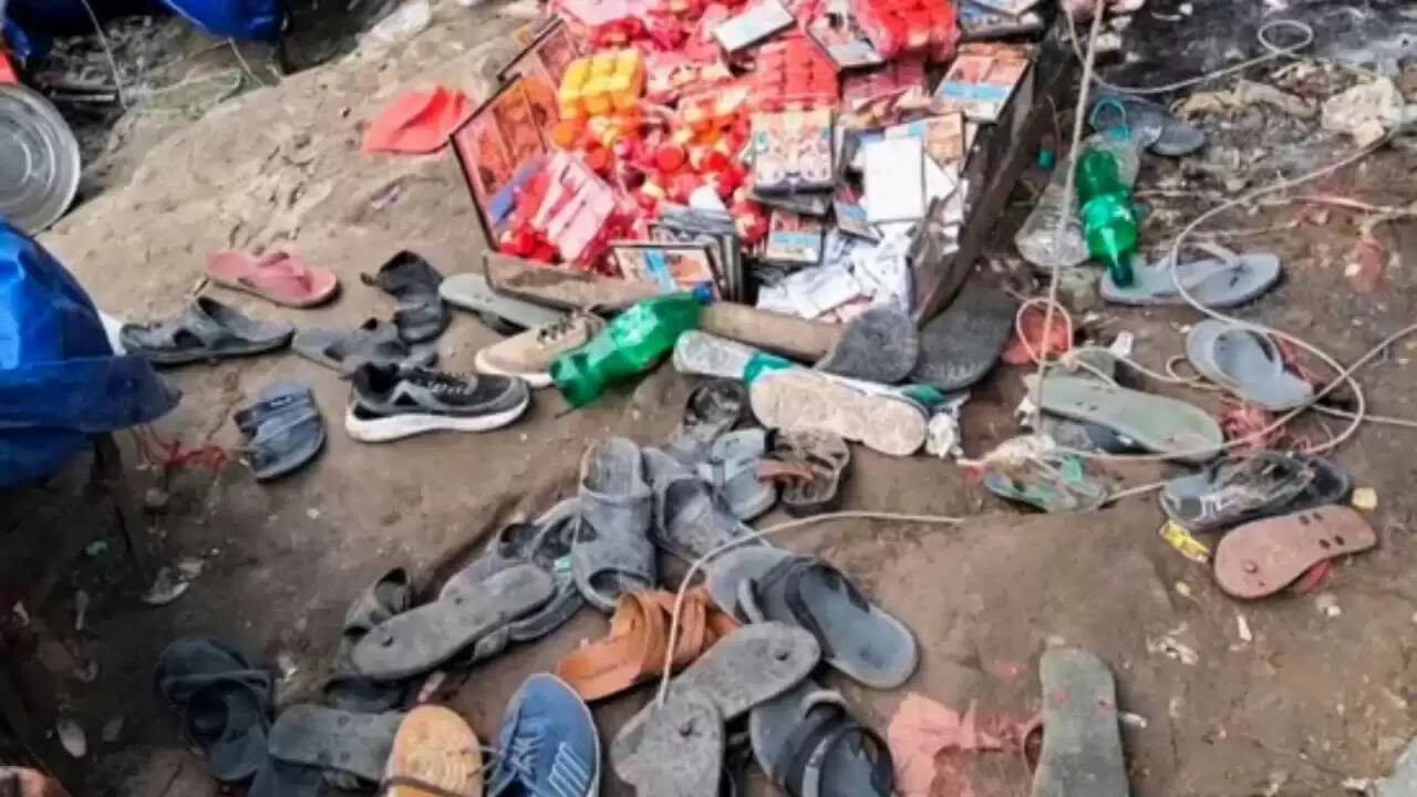 हरिद्वार के मनसा देवी मंदिर में भगदड़: 6 श्रद्धालुओं की जान गई, 35 घायल