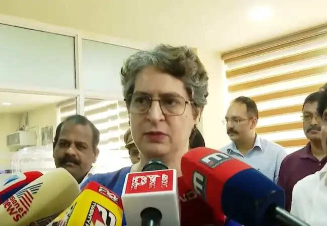 प्रियंका गांधी ने एपस्टीन फाइल्स पर केंद्र सरकार को घेरा
