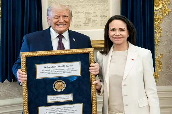 वेनेजुएला की नेता ने ट्रंप को सौंपा नोबेल पुरस्कार, कमेटी ने किया स्पष्टीकरण