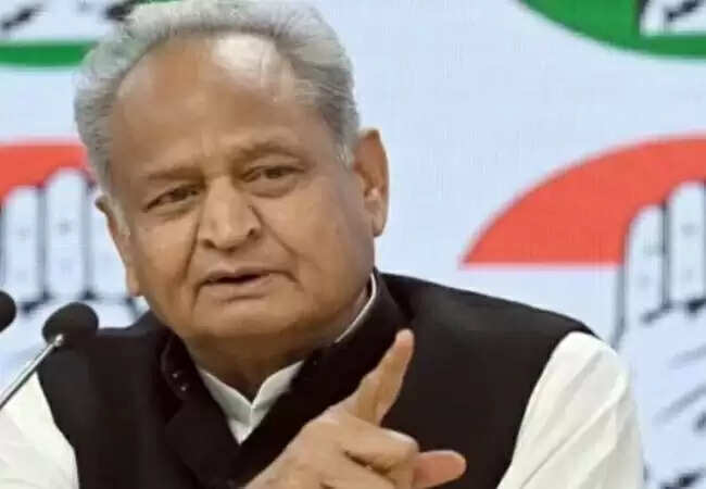 अशोक गहलोत ने तेजस्वी यादव के सरकारी नौकरी के वादे पर जताई चिंता