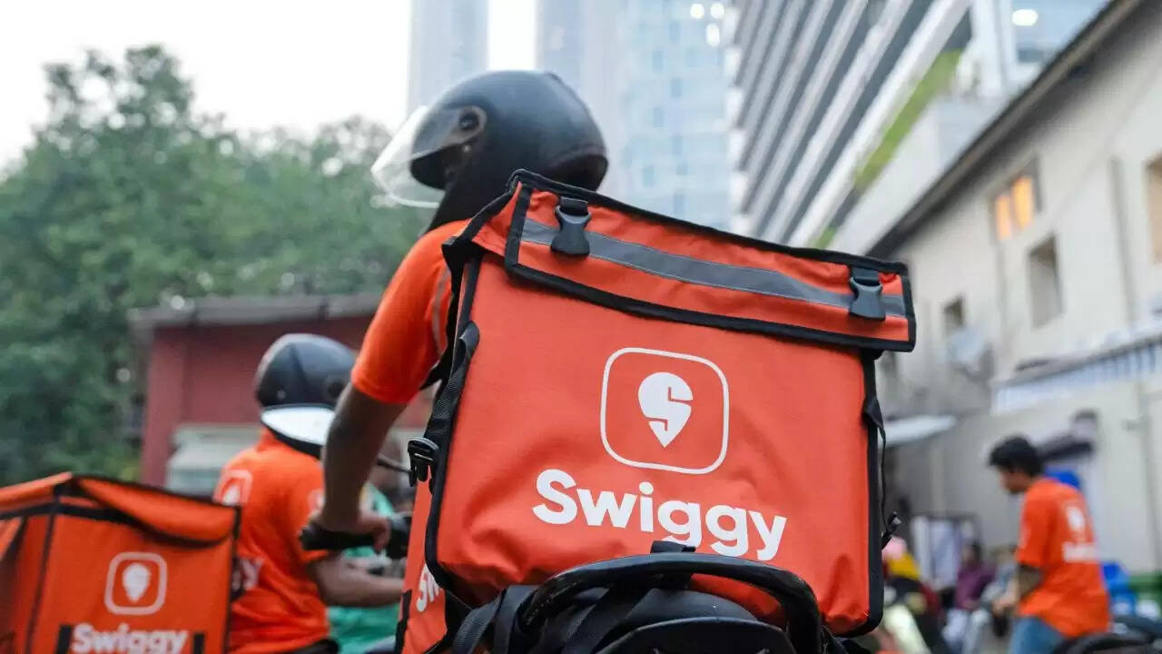 स्विगी ने त्योहारी सीजन में प्लेटफॉर्म फीस बढ़ाई, जानें इसके पीछे की वजह