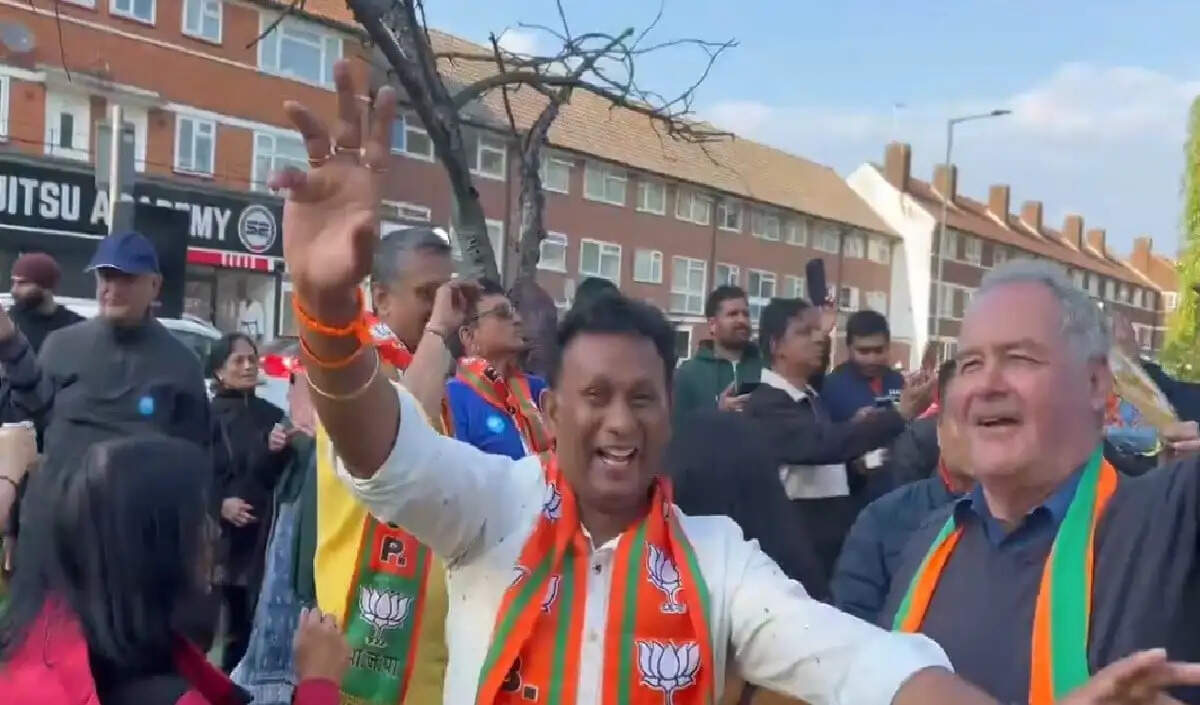 ब्रिटेन में बीजेपी की जीत का जश्न, हिंदुओं के साथ नाचते दिखे ब्रिटिश नेता