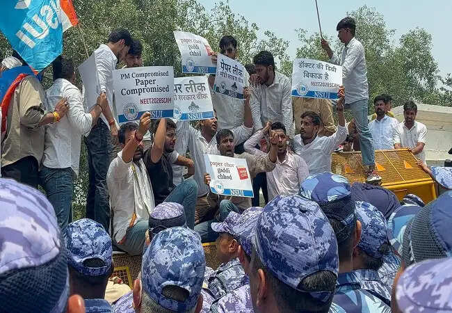 NEET UG 2026 परीक्षा रद्द: छात्रों का प्रदर्शन और सरकार की लापरवाही पर सवाल
