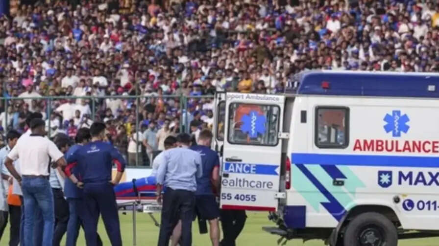 दिल्ली कैपिटल्स और पंजाब किंग्स के मैच में लुंगि एनगिडी को लगी गंभीर चोट