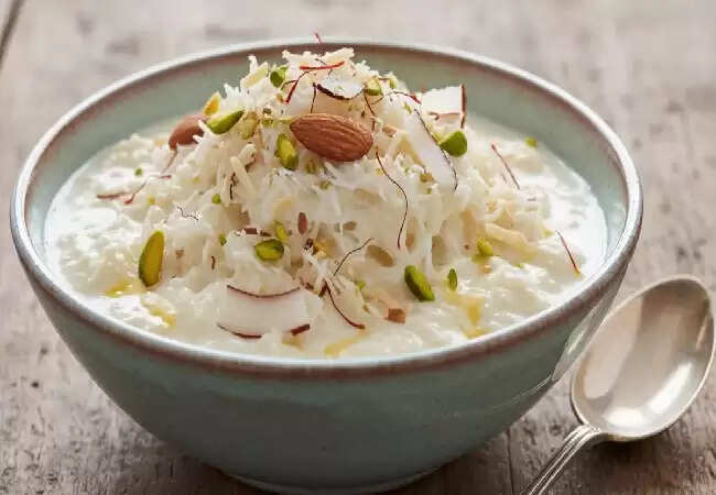 स्वादिष्ट कोकोनट रबड़ी बनाने की सरल विधि