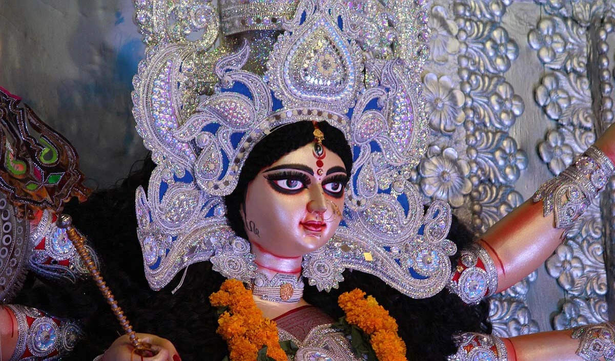 नवरात्रि 2023: मां दुर्गा की पूजा का विशेष महत्व और तिथियाँ