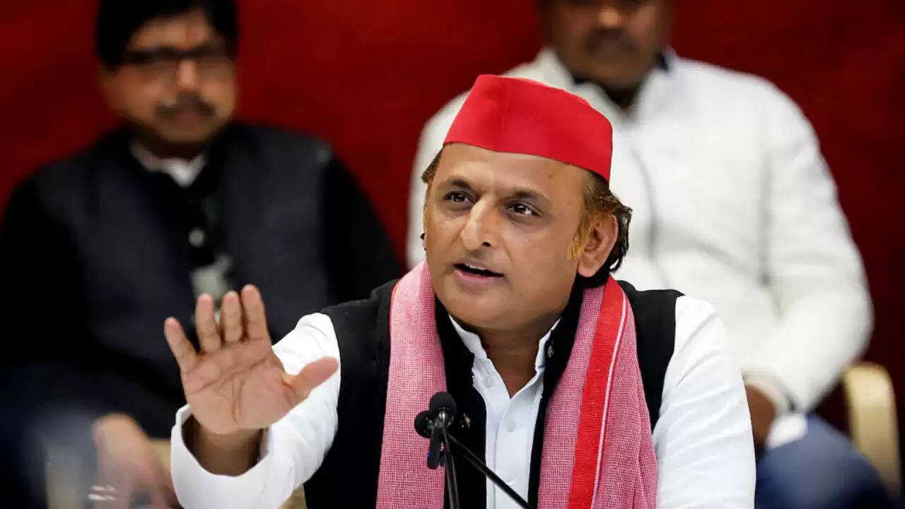 अखिलेश यादव का मोदी को जवाब: 'ऐसे मित्र की हमें आवश्यकता नहीं'