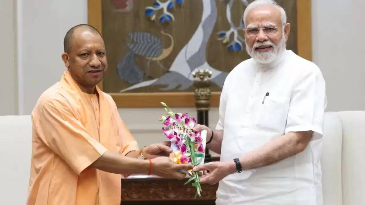 योगी आदित्यनाथ की दिल्ली यात्रा: पीएम मोदी और जेपी नड्डा से महत्वपूर्ण चर्चा