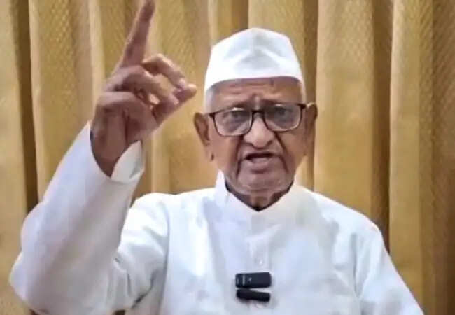 आम आदमी पार्टी में उथल-पुथल: 7 राज्यसभा सांसदों का पार्टी छोड़ना