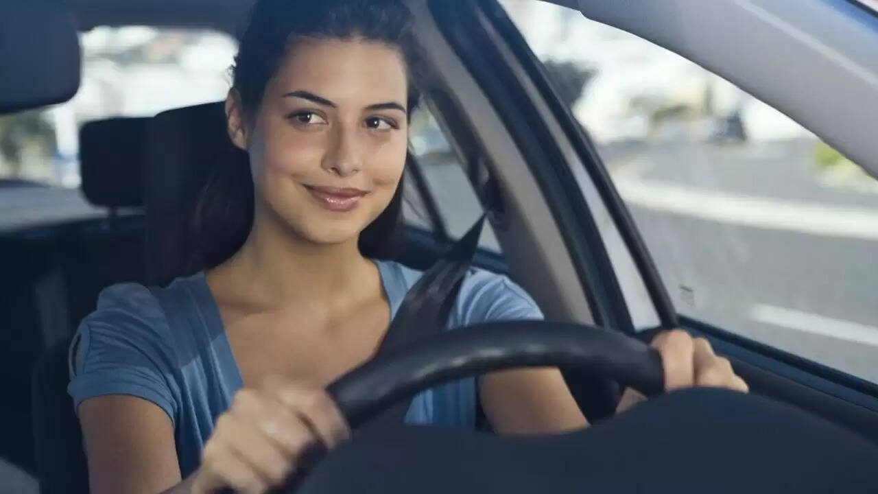 लोटस की नई प्लग-इन हाइब्रिड SUV 'फॉर-मी' का चीन में लॉन्च