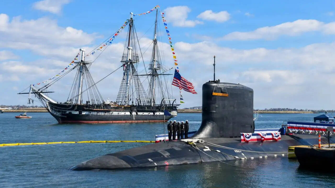 अमेरिका की नौसेना की होर्मुज में नाकेबंदी: ईरान पर बढ़ता दबाव