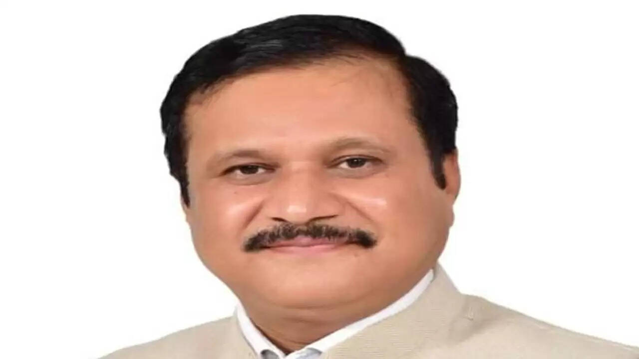 बावल विधायक डा. कृष्ण कुमार ने बाढ़ पीड़ितों के लिए राहत कोष में दिया योगदान