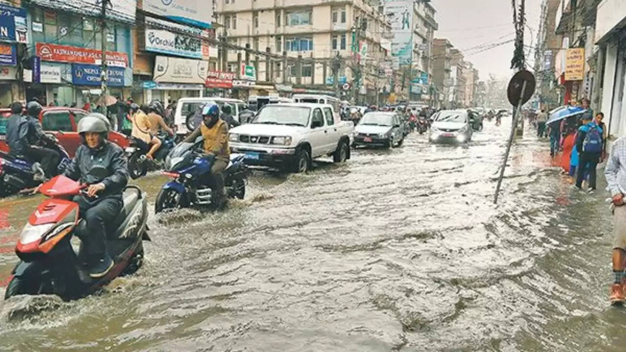 कर्नाटक और केरल में बारिश से जनजीवन प्रभावित, IMD ने जारी किया अलर्ट