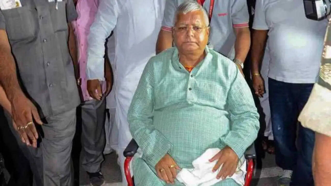 लालू यादव को लैंड फॉर जॉब्स मामले में दिल्ली हाई कोर्ट से झटका
