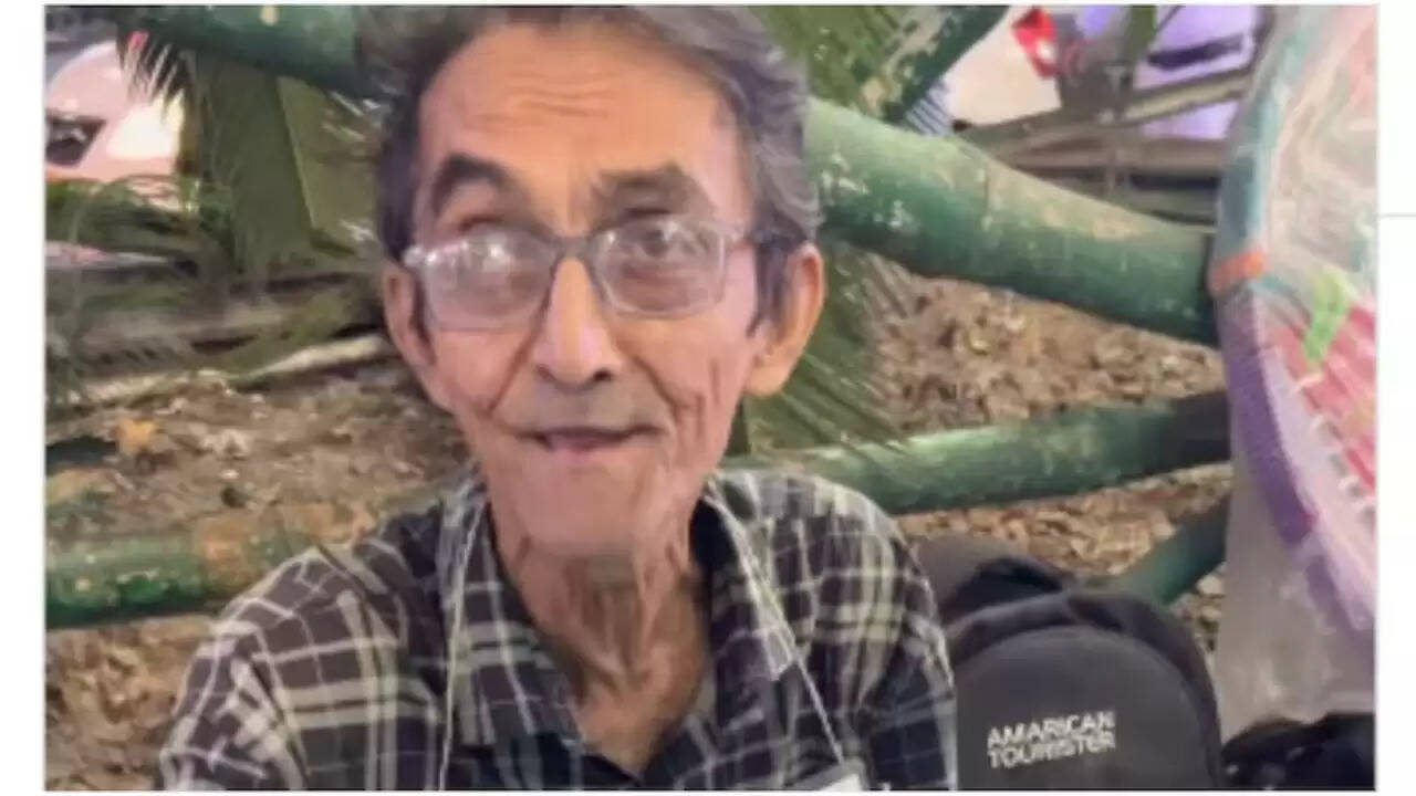 73 वर्षीय संगीतकार का अनोखा मिशन: आवारा कुत्तों के लिए संगीत और दान