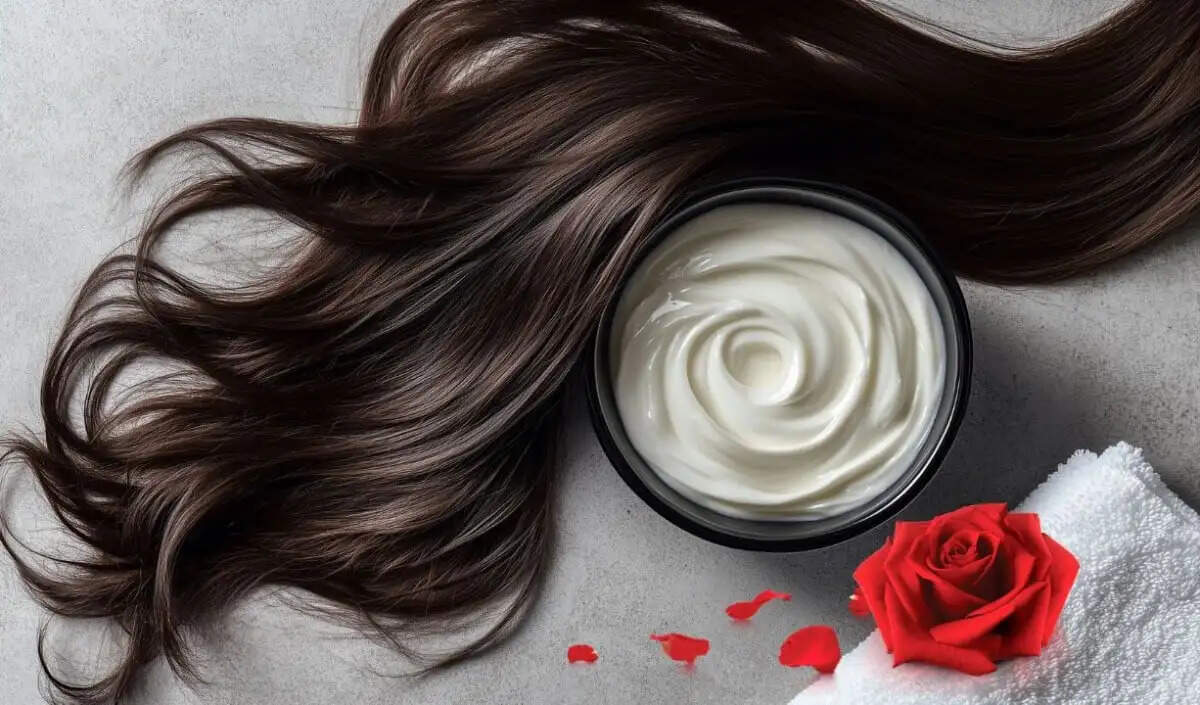 गर्मियों में बालों के लिए ठंडक देने वाला DIY हेयर मास्क