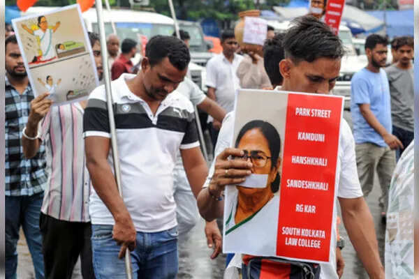 कोलकाता में छात्रा के साथ गैंगरेप: पुलिस ने पीड़िता की पहचान उजागर करने पर दी चेतावनी