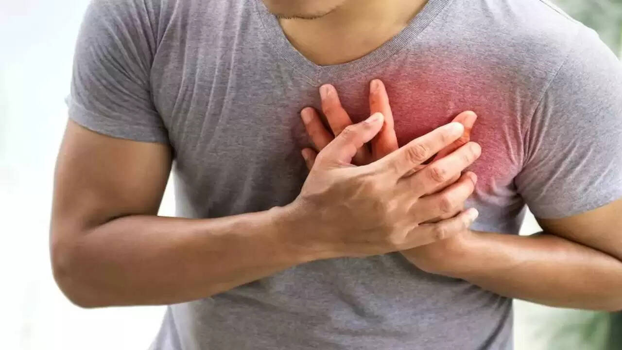 COVID-19 वैक्सीन और अचानक मौतों का संबंध: स्वास्थ्य मंत्रालय ने दी स्पष्टता