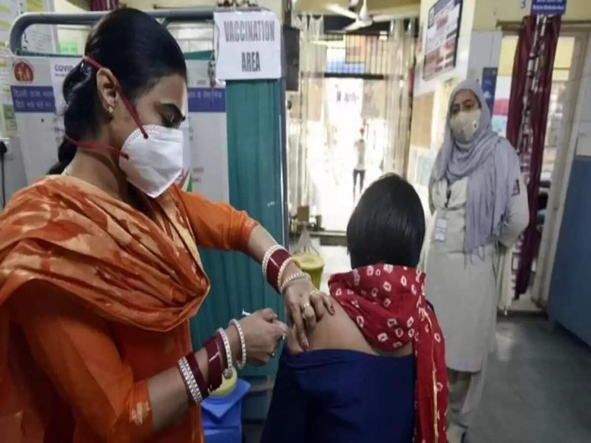 कोरोना टीकाकरण में पहचान पत्र की अनिवार्यता नहीं: स्वास्थ्य मंत्रालय