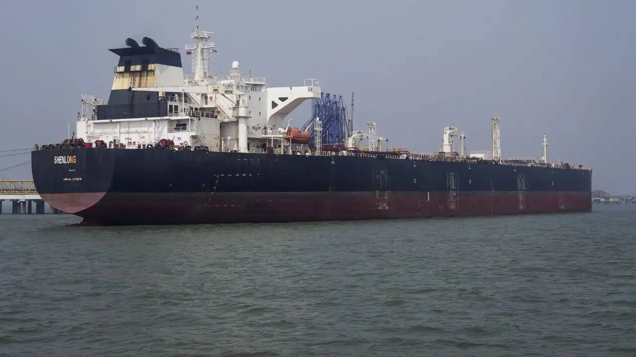 स्ट्रेट ऑफ होर्मुज में भारतीय जहाजों पर फायरिंग से बढ़ा तनाव