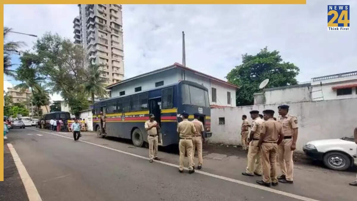 मुंबई में 34 आत्मघाती हमलावरों की धमकी, पुलिस ने बढ़ाई सुरक्षा
