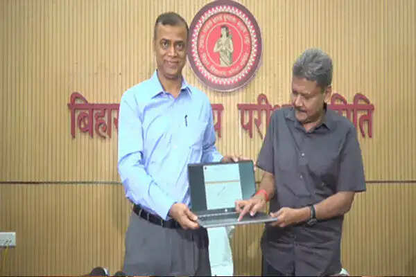 बिहार मैट्रिक परीक्षा परिणाम: छात्राओं ने फिर से किया कमाल, 81.79% उत्तीर्ण