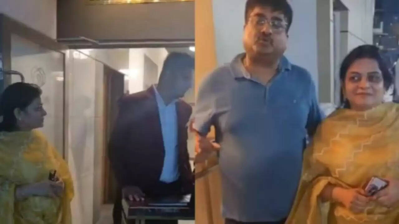 दिल्ली में भारतीय परिधान पर भेदभाव का मामला: रेस्टोरेंट ने कपल को प्रवेश से रोका