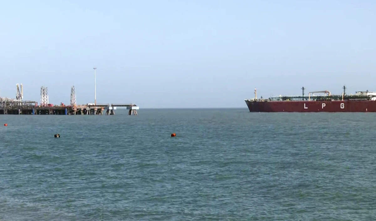 भारत के LPG टैंकरों की स्ट्रेट ऑफ़ होर्मुज़ में आवाजाही की तैयारी