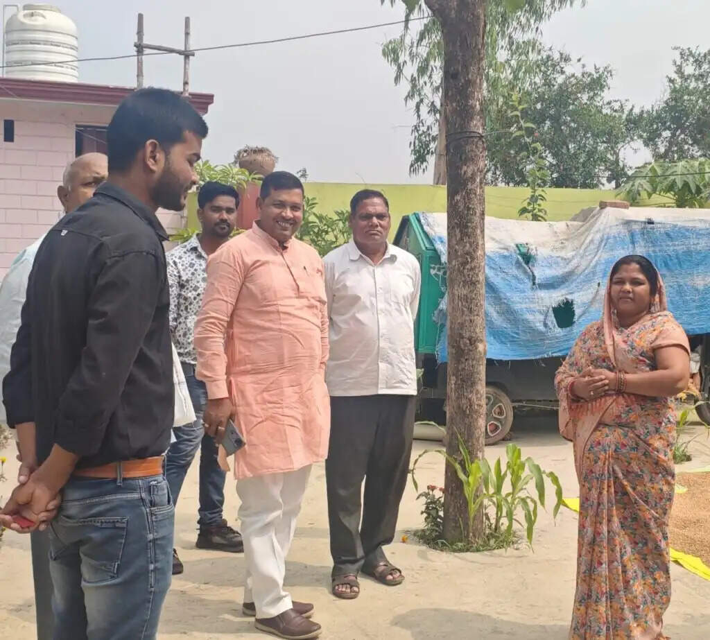 नेपाल सीमा पर खनुआ गांव को मिली सड़क सुविधा, ग्रामीणों में खुशी की लहर