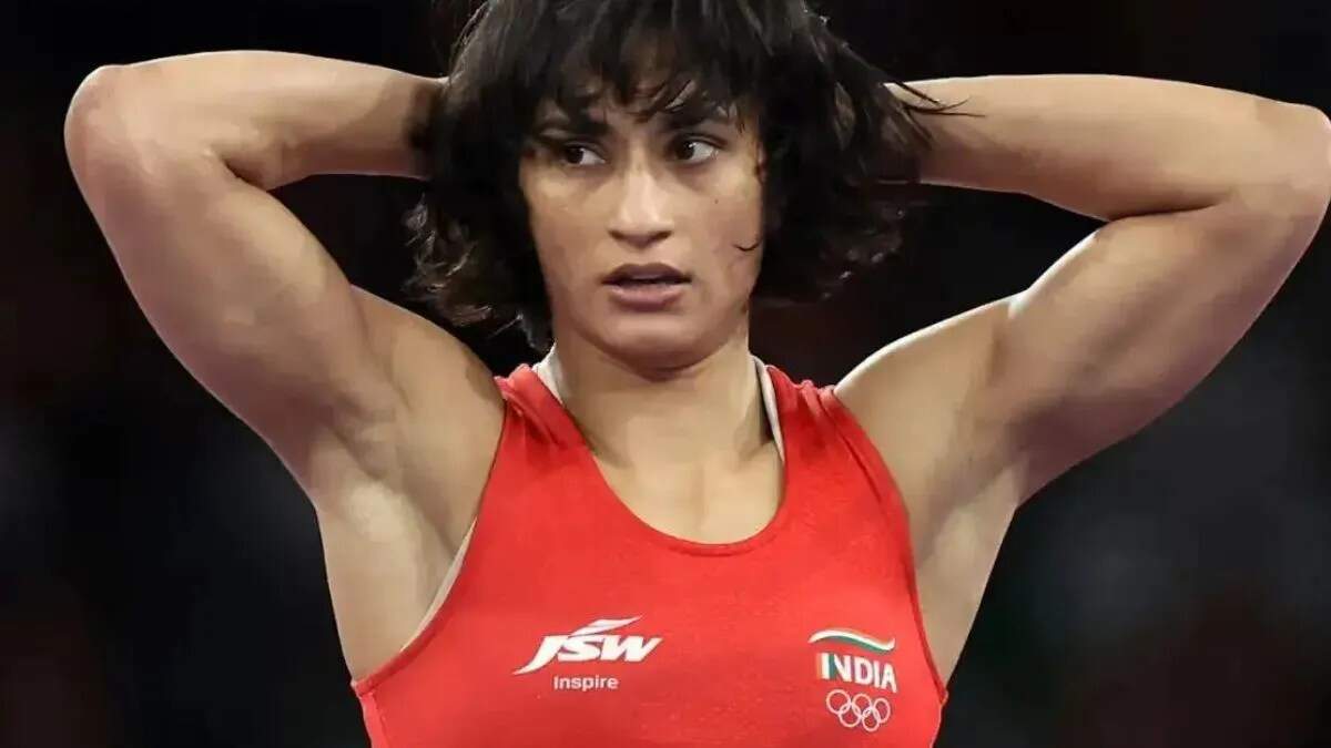 विनेश फोगाट पर कुश्ती महासंघ की कार्रवाई: क्या होगा अगला कदम?