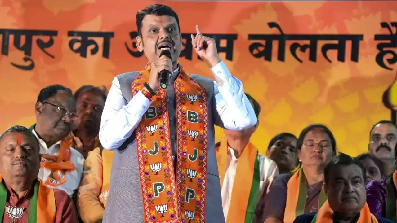 पुणे चुनावों में भाजपा की जीत: फडणवीस ने अजीत पवार के नेतृत्व को नकारा