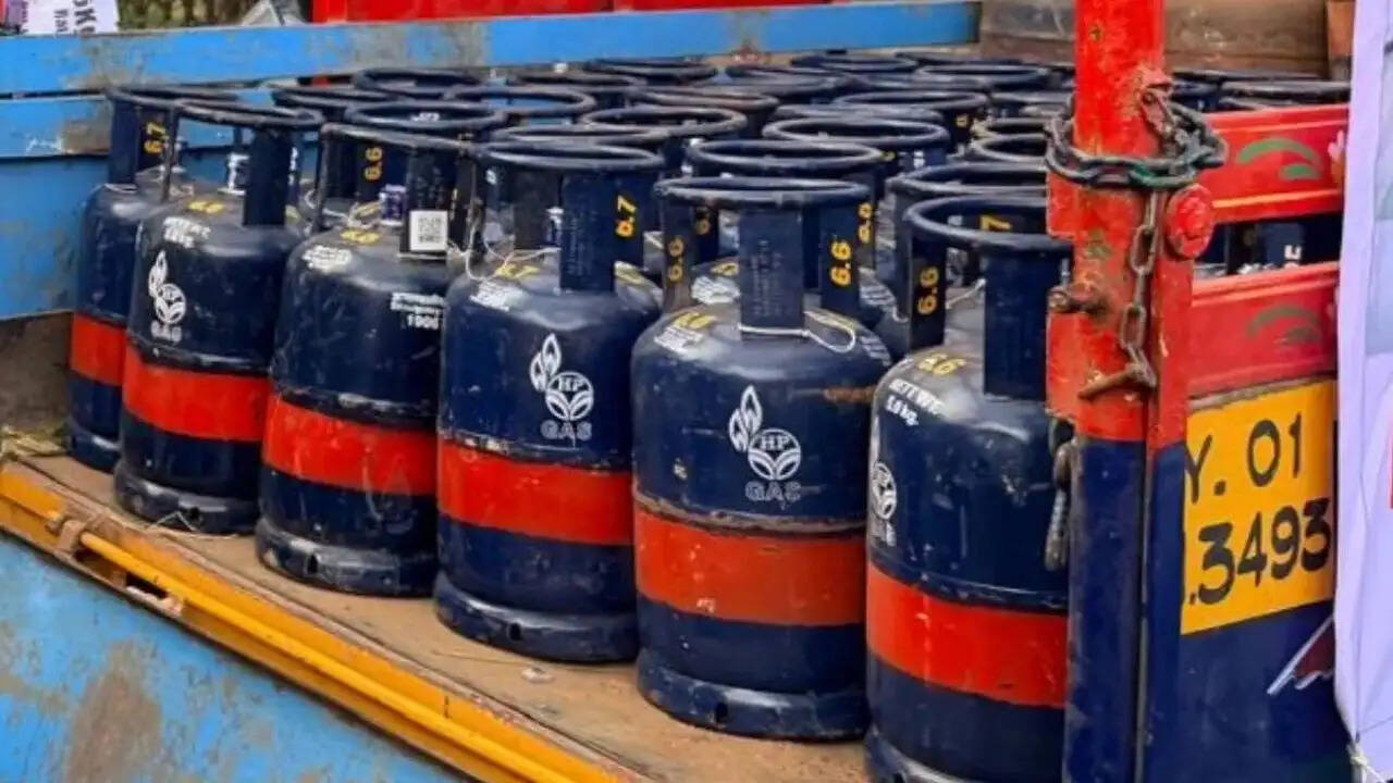 सरकार का बड़ा फैसला: प्रवासी श्रमिकों के लिए बढ़ाई गई LPG सिलेंडरों की उपलब्धता