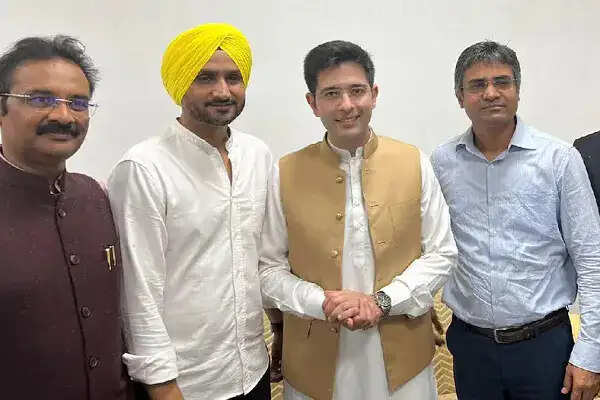 आम आदमी पार्टी को बड़ा झटका: राघव चड्ढा और अन्य सांसद BJP में शामिल