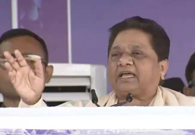 मायावती ने कांशीराम की पुण्यतिथि पर दी श्रद्धांजलि, योगी सरकार का किया धन्यवाद